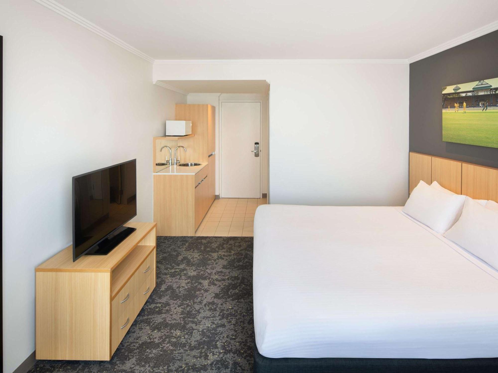 Mercure Sydney Bankstown Exterior foto
